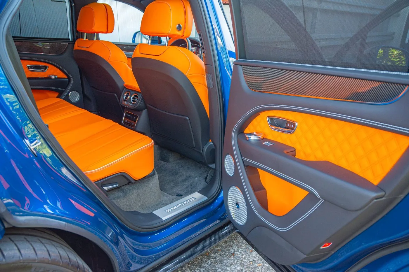 2021 Bentley Bentayga V8 offered by a supercar dealer in Gronau, Germany, photo 25 of 25