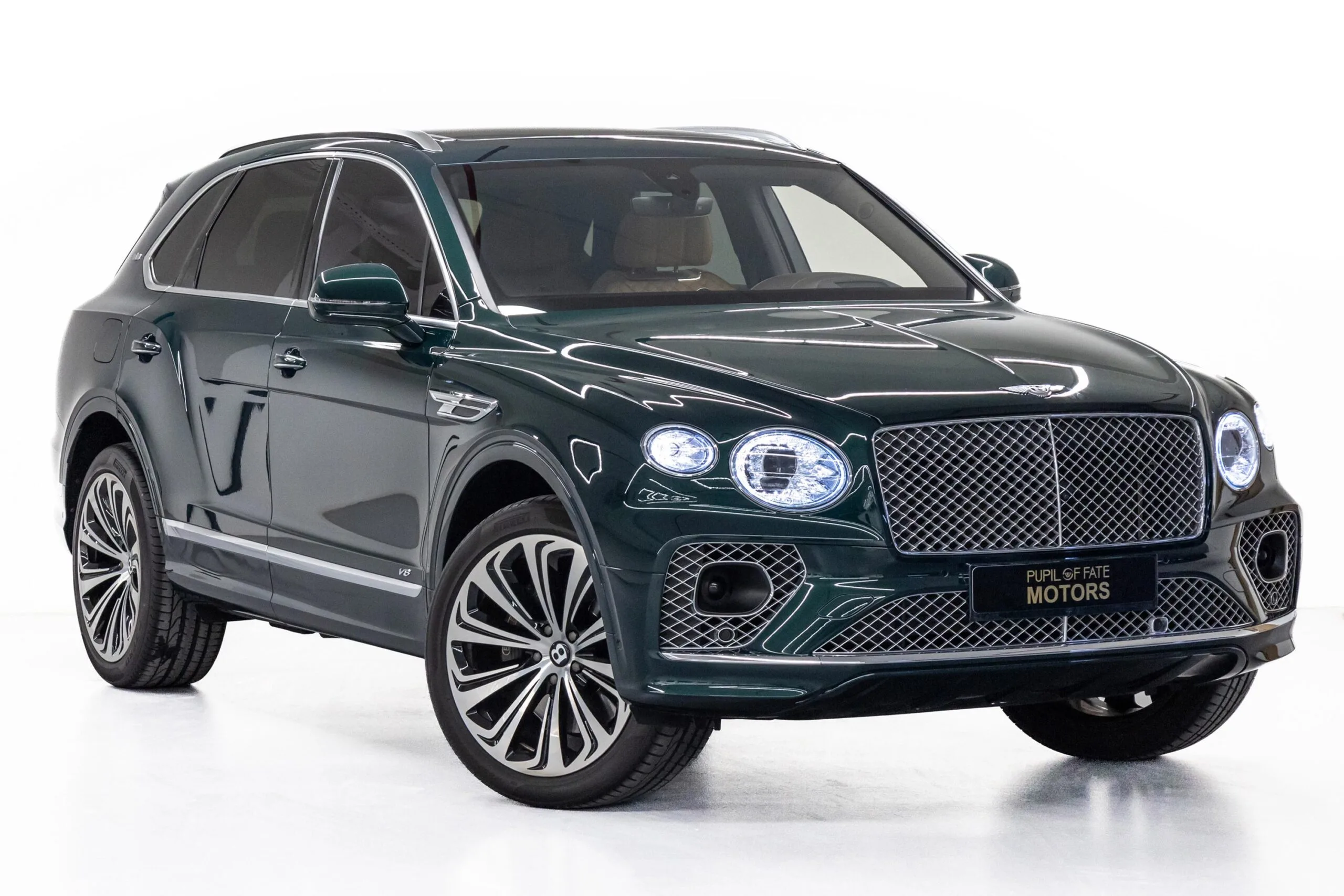 2021 Bentley Bentayga V8 First Edition proposée par un concessionnaire spécialisé à Dubaï, Émirats arabes unis, photo principale