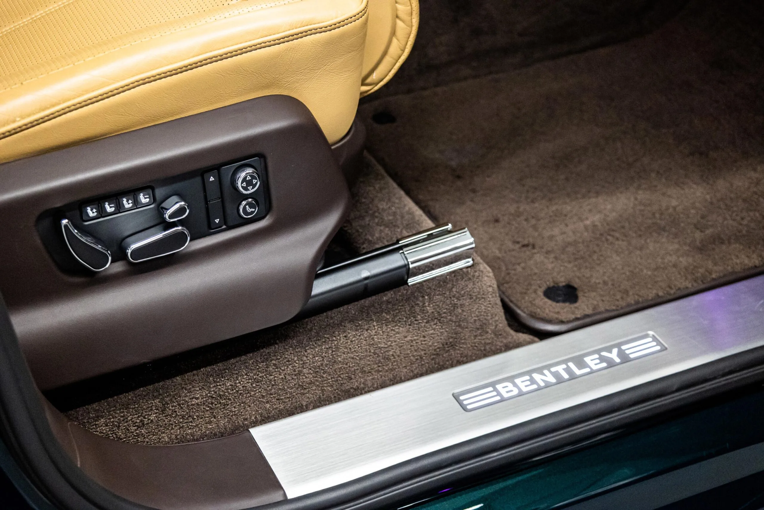 2021 Bentley Bentayga V8 First Edition, 21/28