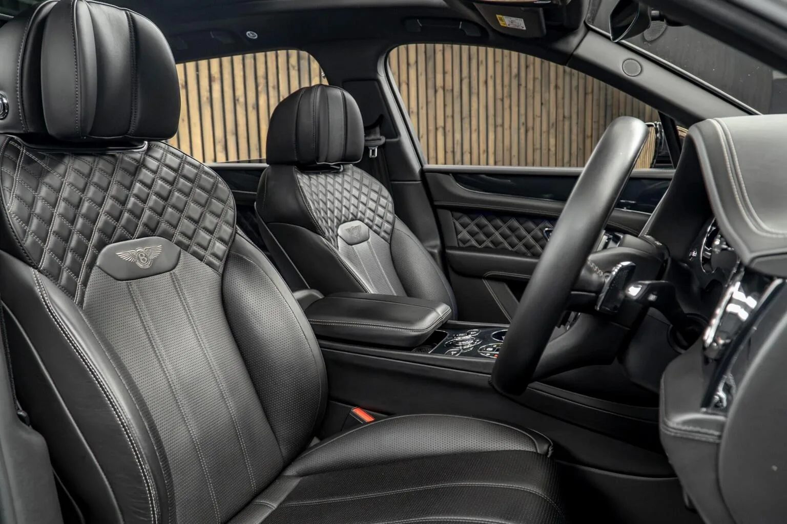 2021 Bentley Bentayga V8, 2/30