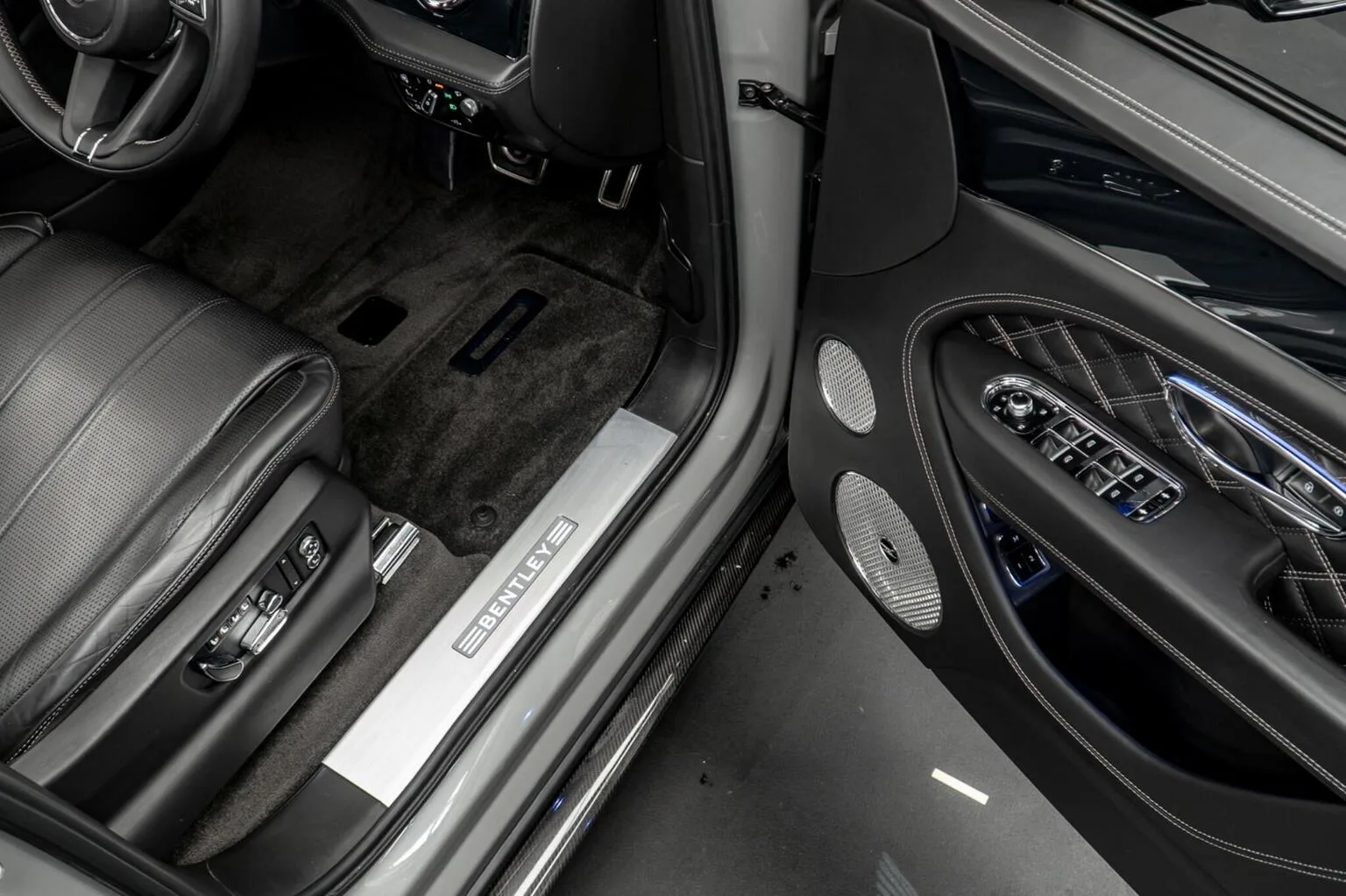 2021 Bentley Bentayga V8, 28/30