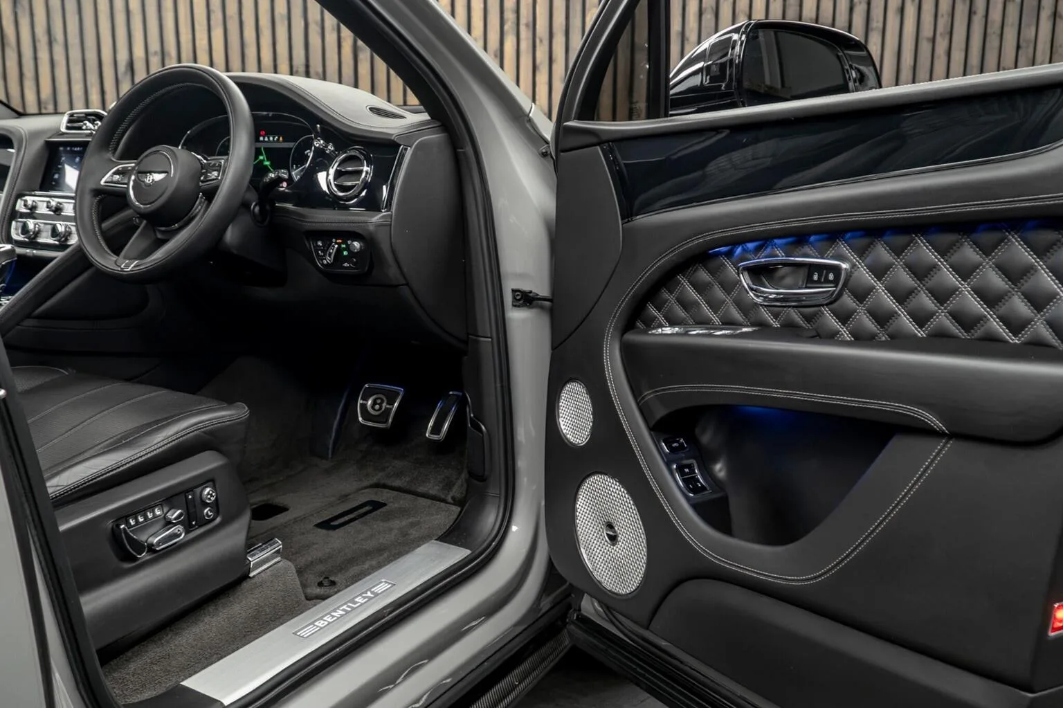 2021 Bentley Bentayga V8, 30/30