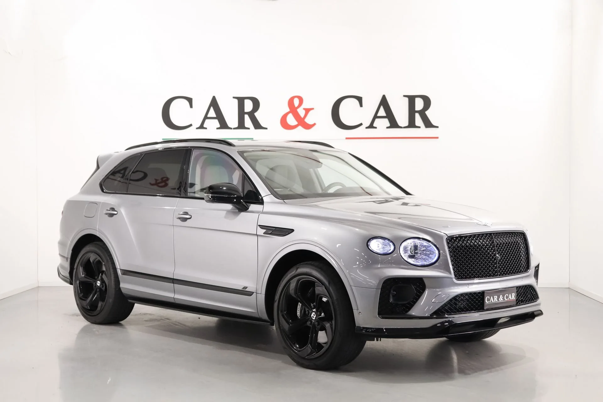 2021 Bentley Bentayga S V8 proposée par un spécialiste de la supercar à Zibido San Giacomo, Italie, photo principale