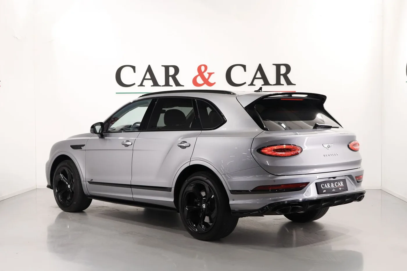 2021 Bentley Bentayga S V8 offered by a supercar dealer in Zibido San Giacomo, Italy, photo 2 of 25