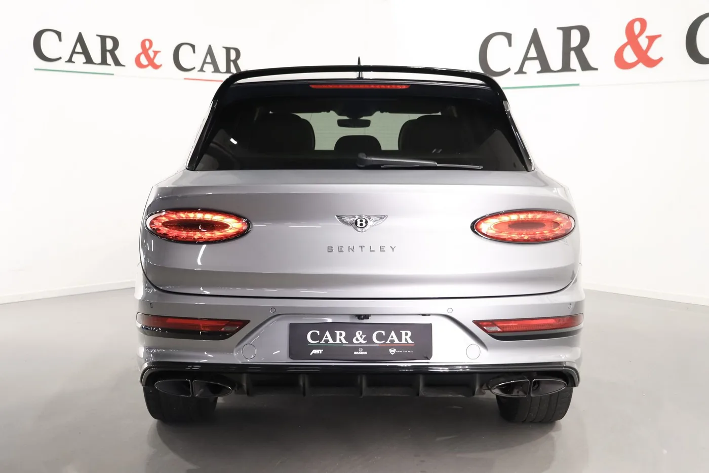 2021 Bentley Bentayga S V8 offered by a supercar dealer in Zibido San Giacomo, Italy, photo 4 of 25