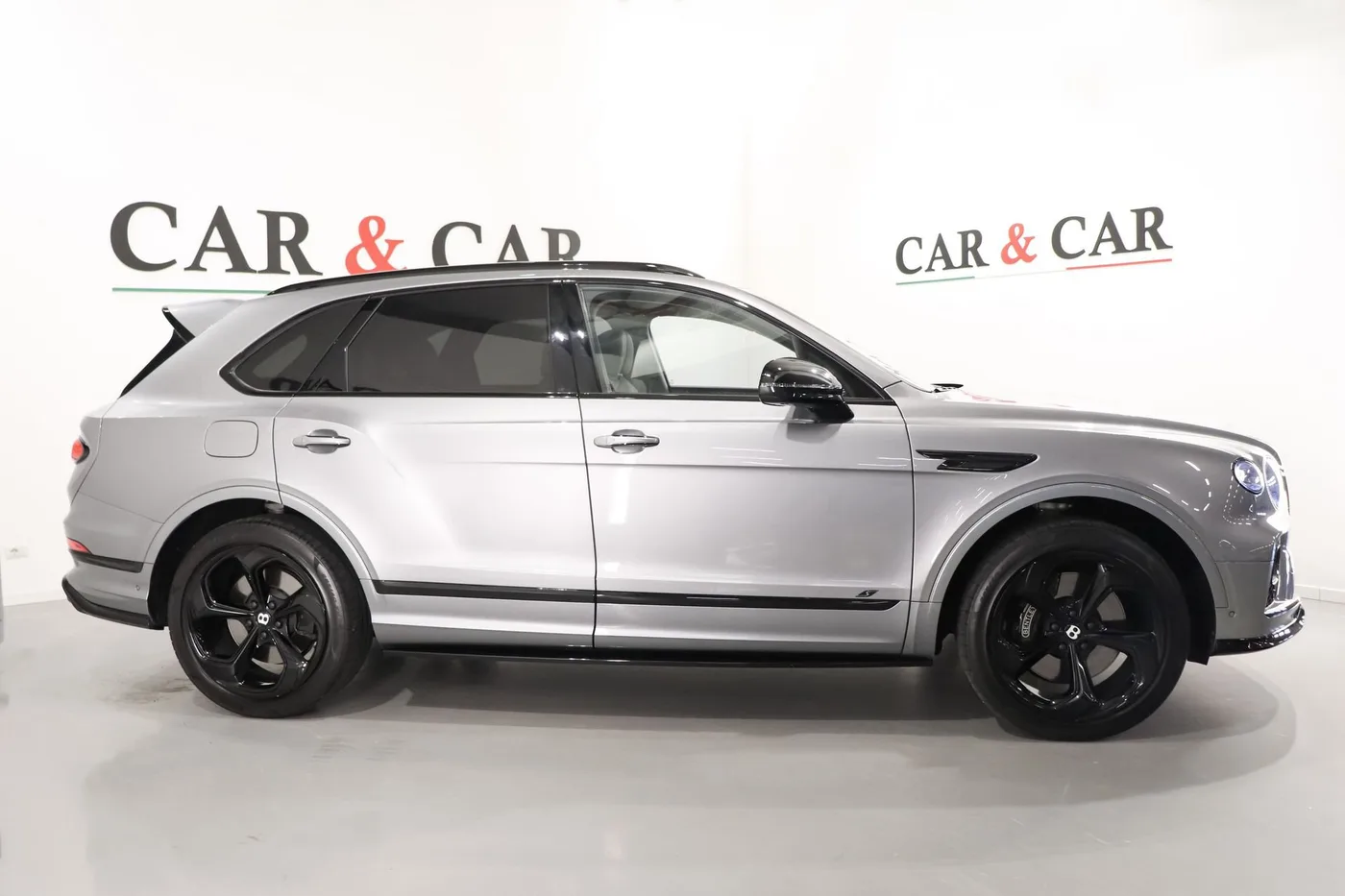 2021 Bentley Bentayga S V8 offered by a supercar dealer in Zibido San Giacomo, Italy, photo 5 of 25