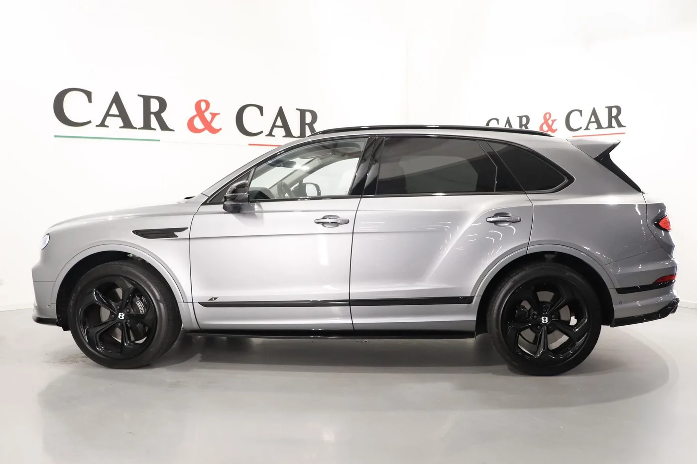 2021 Bentley Bentayga S V8 offered by a supercar dealer in Zibido San Giacomo, Italy, photo 6 of 25