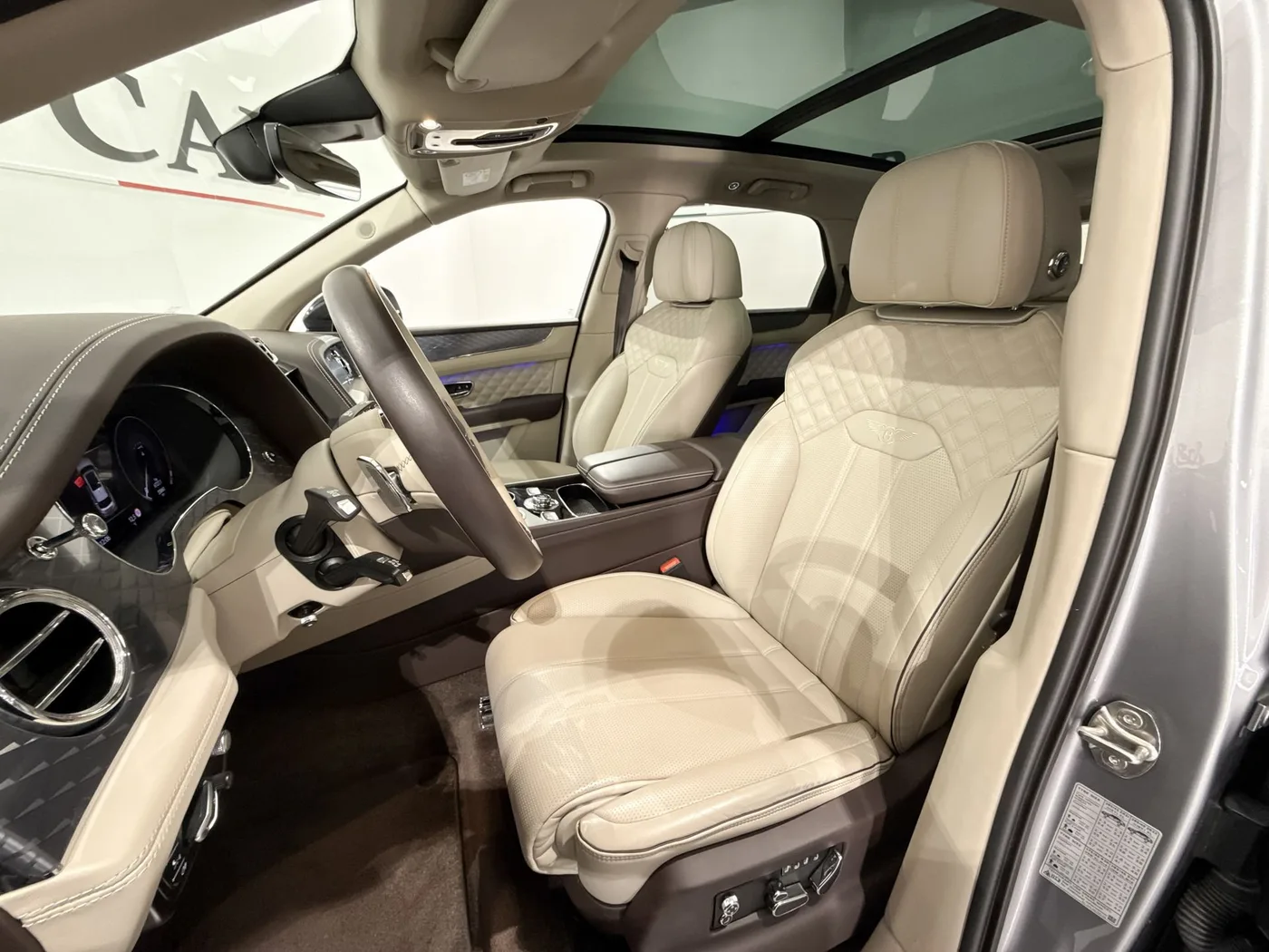 2021 Bentley Bentayga S V8 offered by a supercar dealer in Zibido San Giacomo, Italy, photo 9 of 25