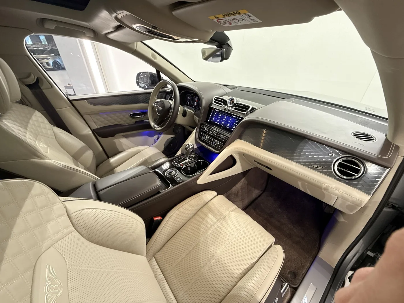 2021 Bentley Bentayga S V8 offered by a supercar dealer in Zibido San Giacomo, Italy, photo 12 of 25