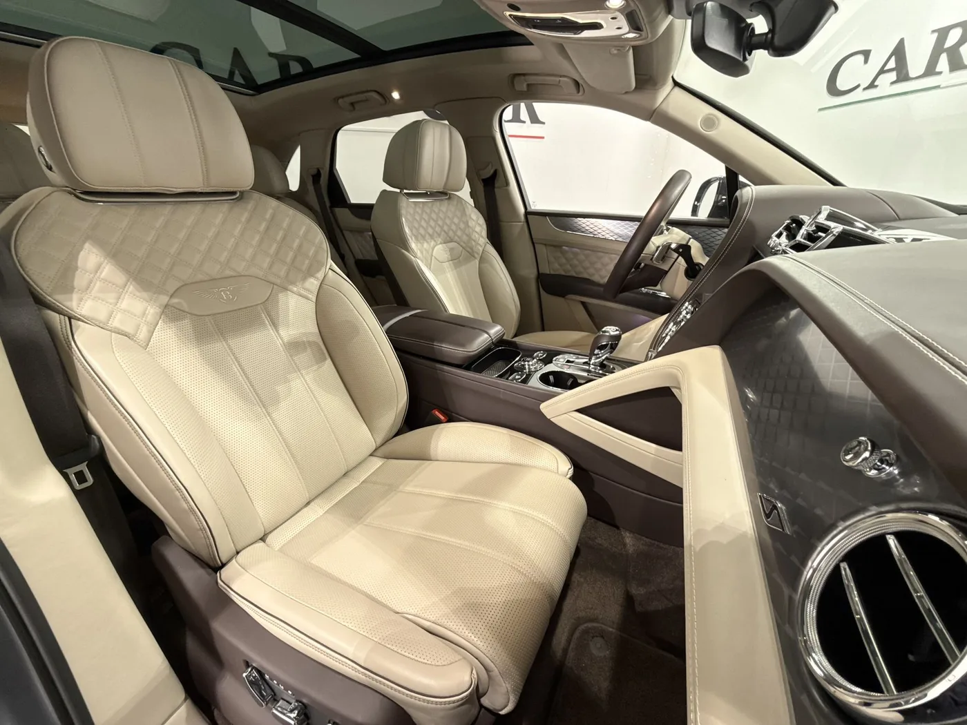 2021 Bentley Bentayga S V8 offered by a supercar dealer in Zibido San Giacomo, Italy, photo 13 of 25