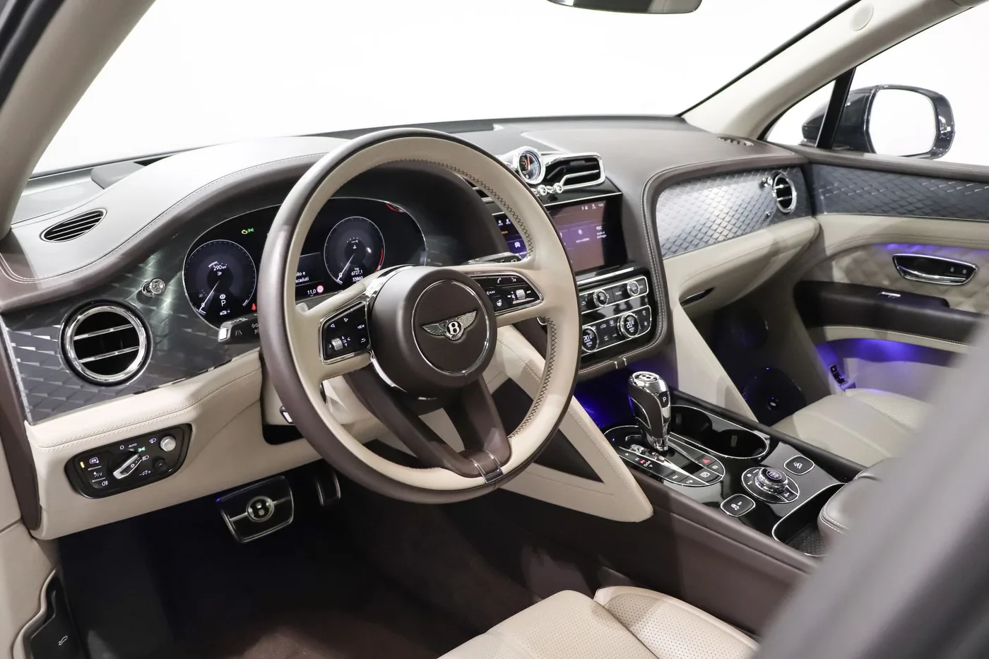 2021 Bentley Bentayga S V8 offered by a supercar dealer in Zibido San Giacomo, Italy, photo 18 of 25