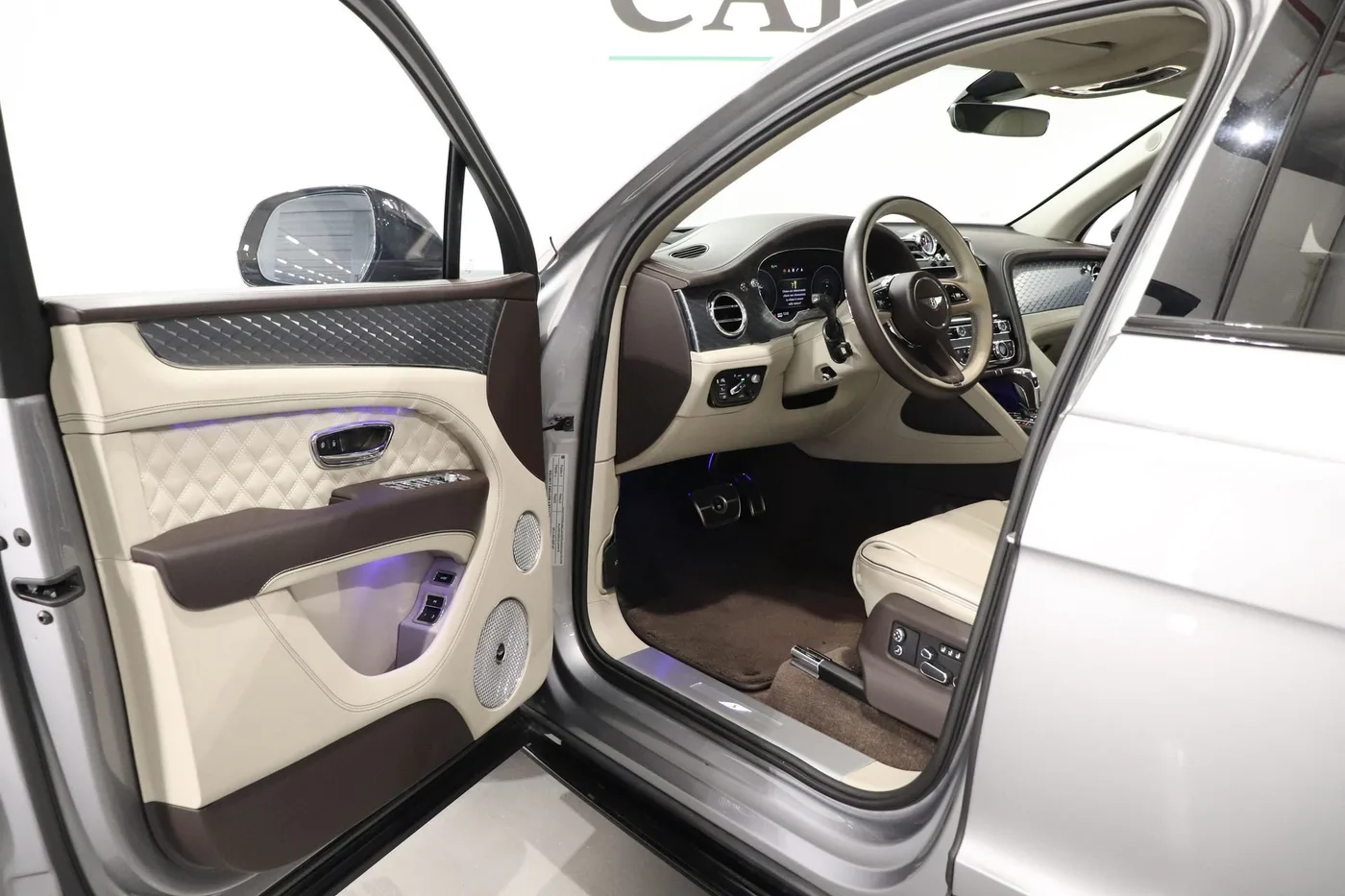 2021 Bentley Bentayga S V8 offered by a supercar dealer in Zibido San Giacomo, Italy, photo 19 of 25