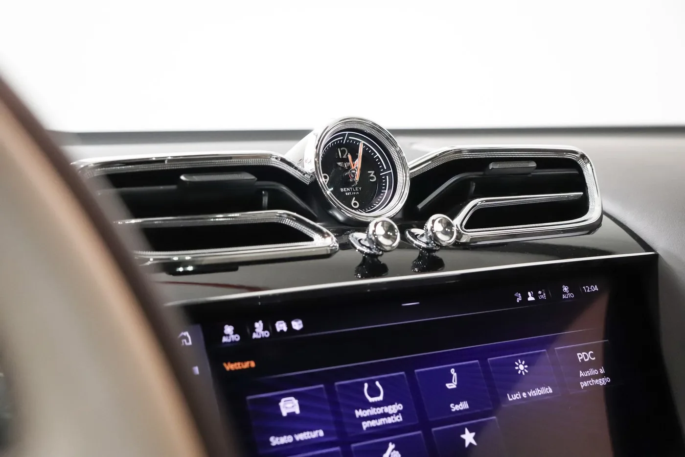 2021 Bentley Bentayga S V8 offered by a supercar dealer in Zibido San Giacomo, Italy, photo 25 of 25