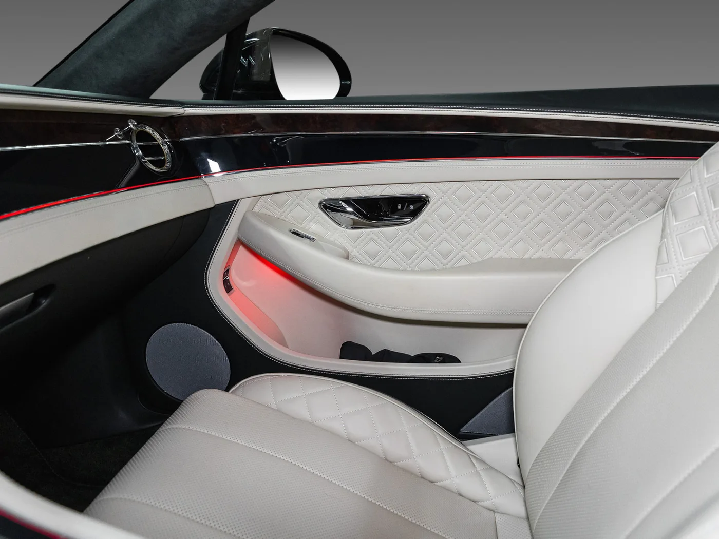 2021 Bentley Continental GT V8 offered by an official Bentley dealer in Leusden, Netherlands, photo 14 of 15