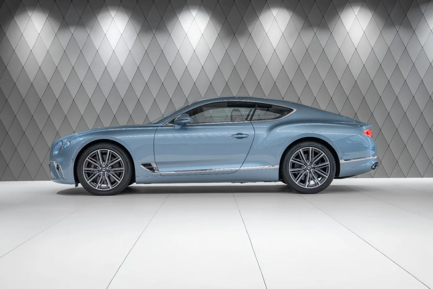 2021 Bentley Continental GT V8 proposée par un spécialiste de la supercar à Schenefeld, Allemagne, photo 4 sur 25