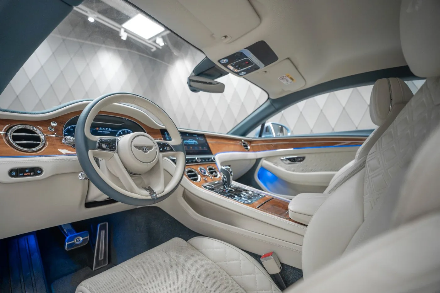 2021 Bentley Continental GT V8 proposée par un spécialiste de la supercar à Schenefeld, Allemagne, photo 12 sur 25