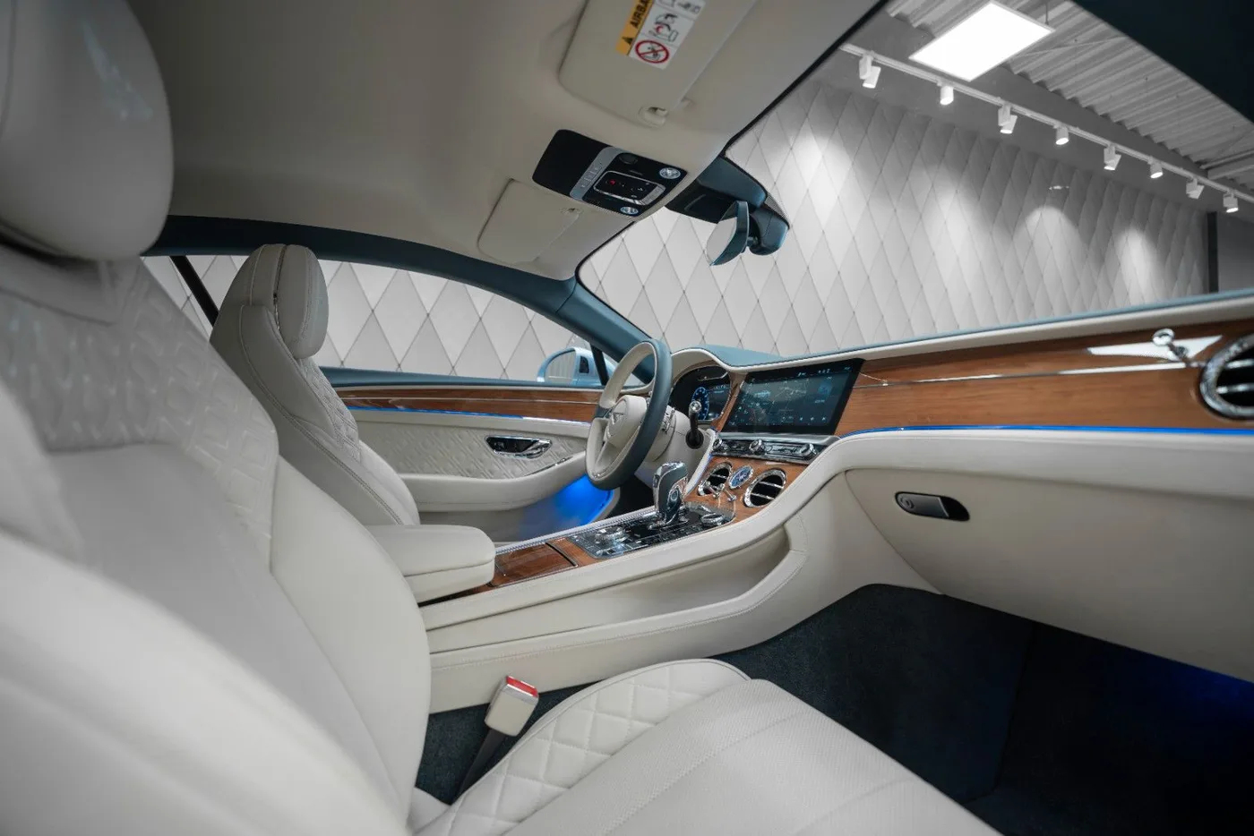 2021 Bentley Continental GT V8 proposée par un spécialiste de la supercar à Schenefeld, Allemagne, photo 14 sur 25