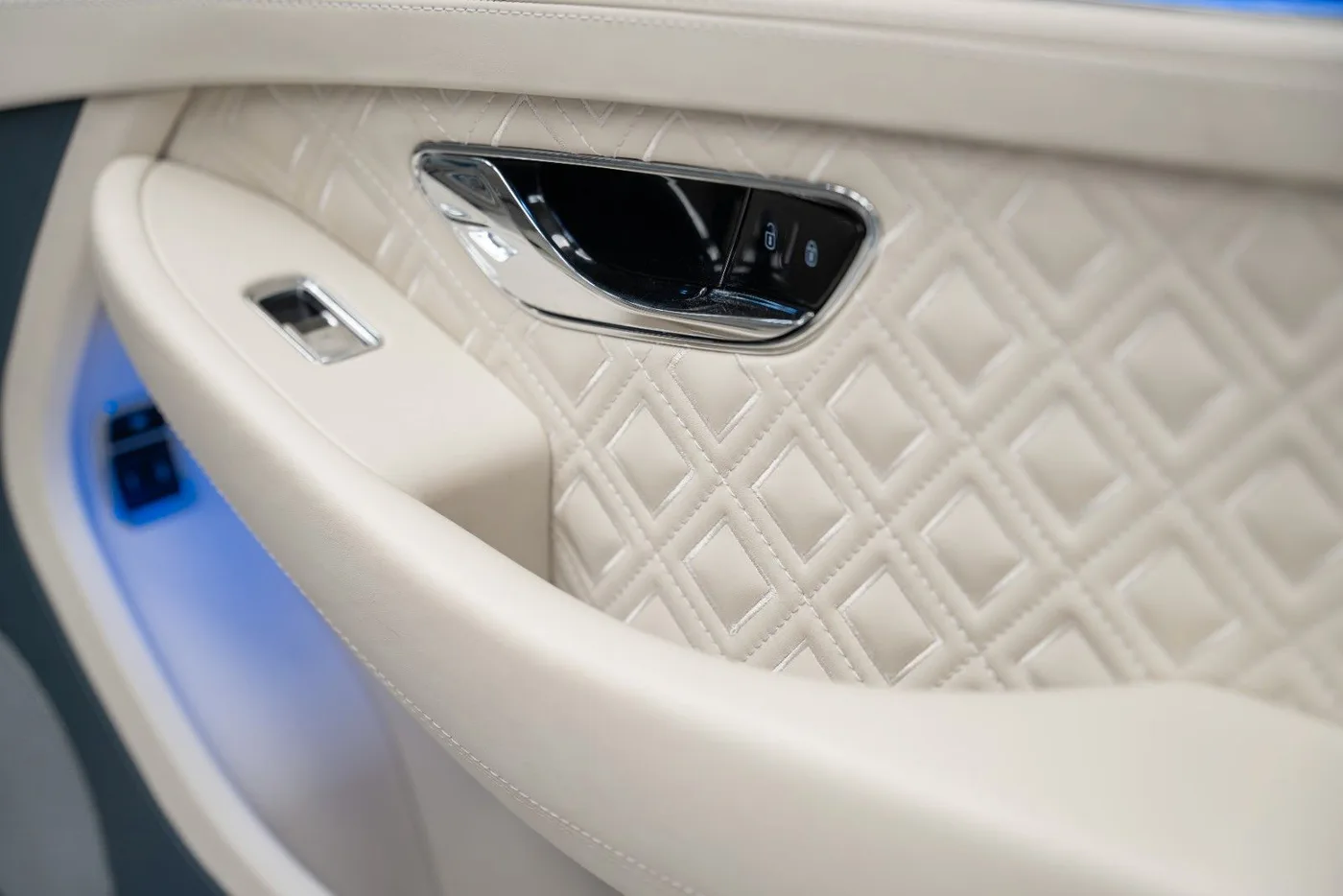 2021 Bentley Continental GT V8 proposée par un spécialiste de la supercar à Schenefeld, Allemagne, photo 23 sur 25
