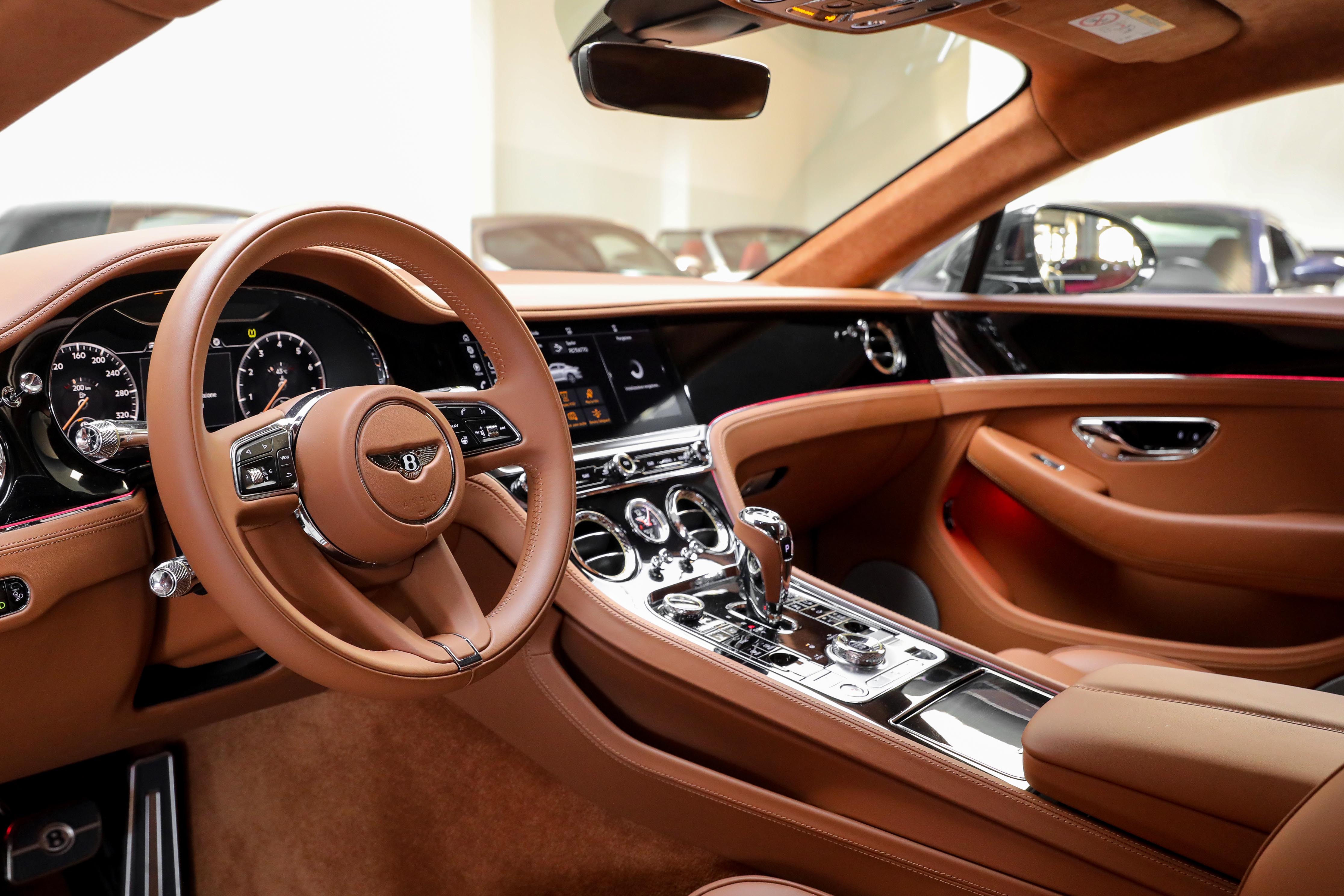 2021 Bentley Continental GT V8 angeboten von einem Fachhändler in Milan, Italien, Foto 16 von 20