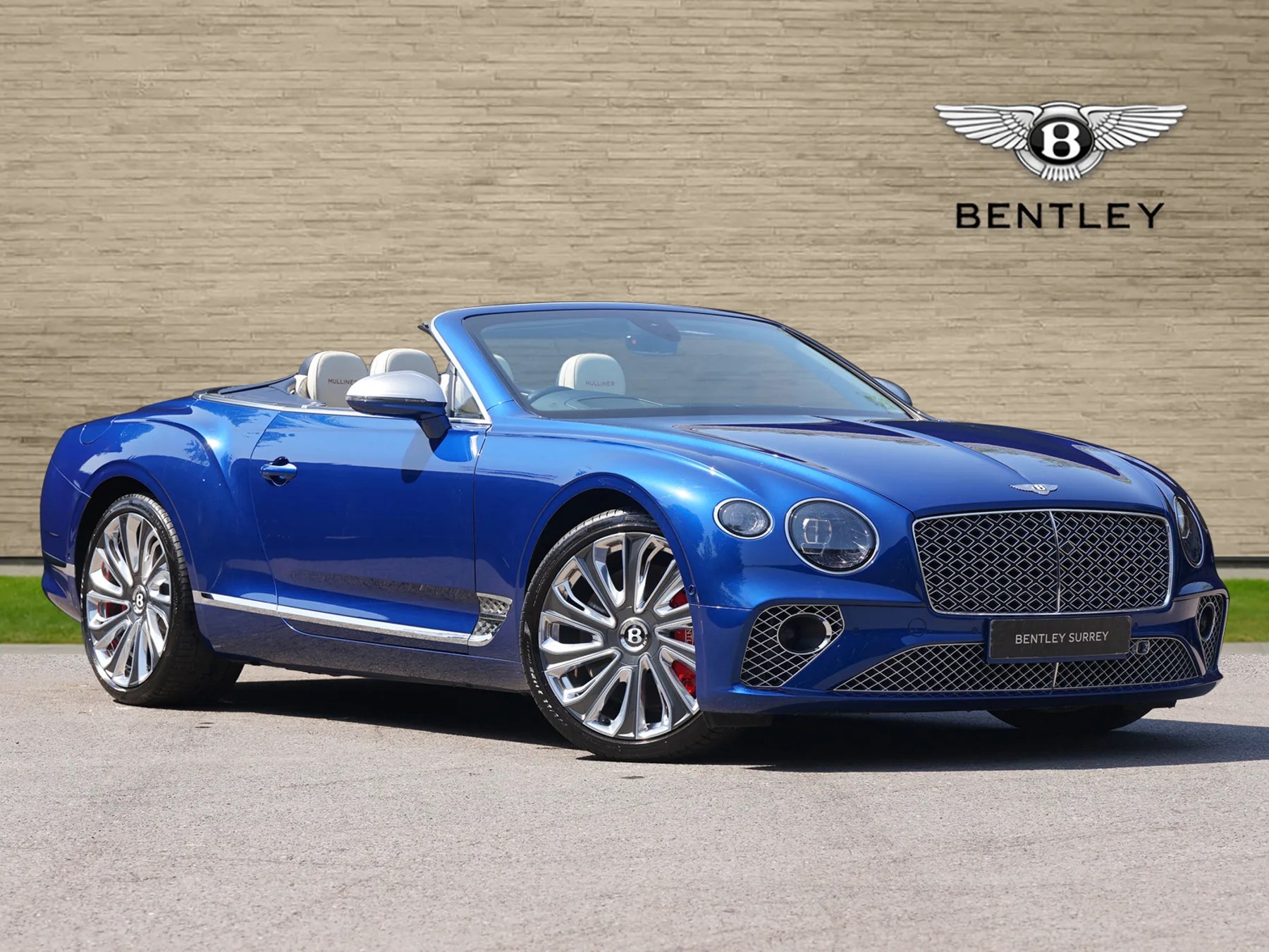 2021 Bentley Continental GTC Mulliner proposée par un groupe de concessions agréées à Ripley, Royaume-Uni, photo principale