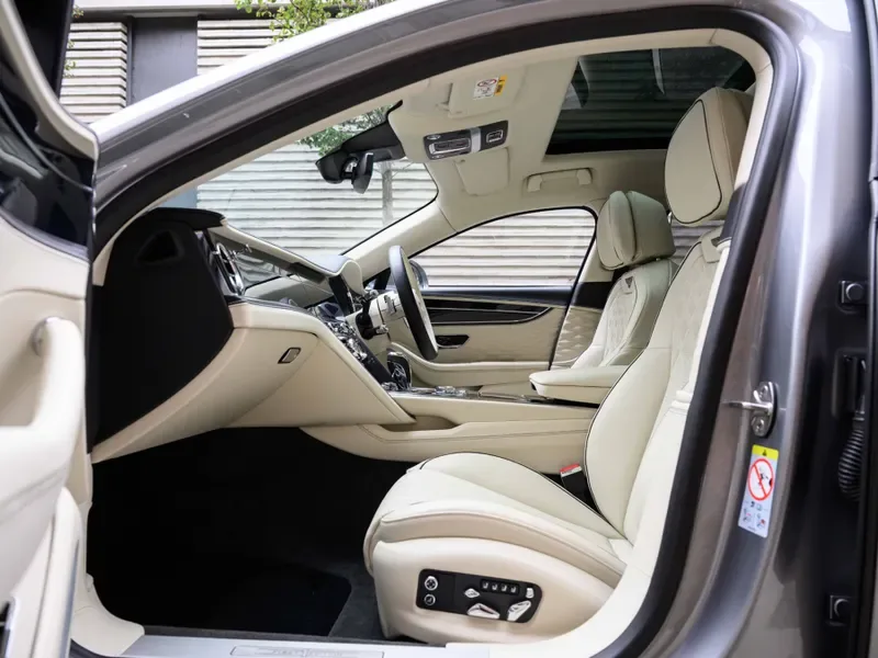 2021 Bentley Flying Spur, 2/30
