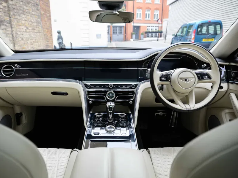 2021 Bentley Flying Spur, 4/30