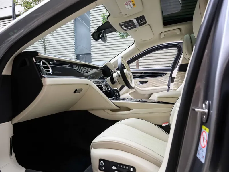 2021 Bentley Flying Spur, 16/30