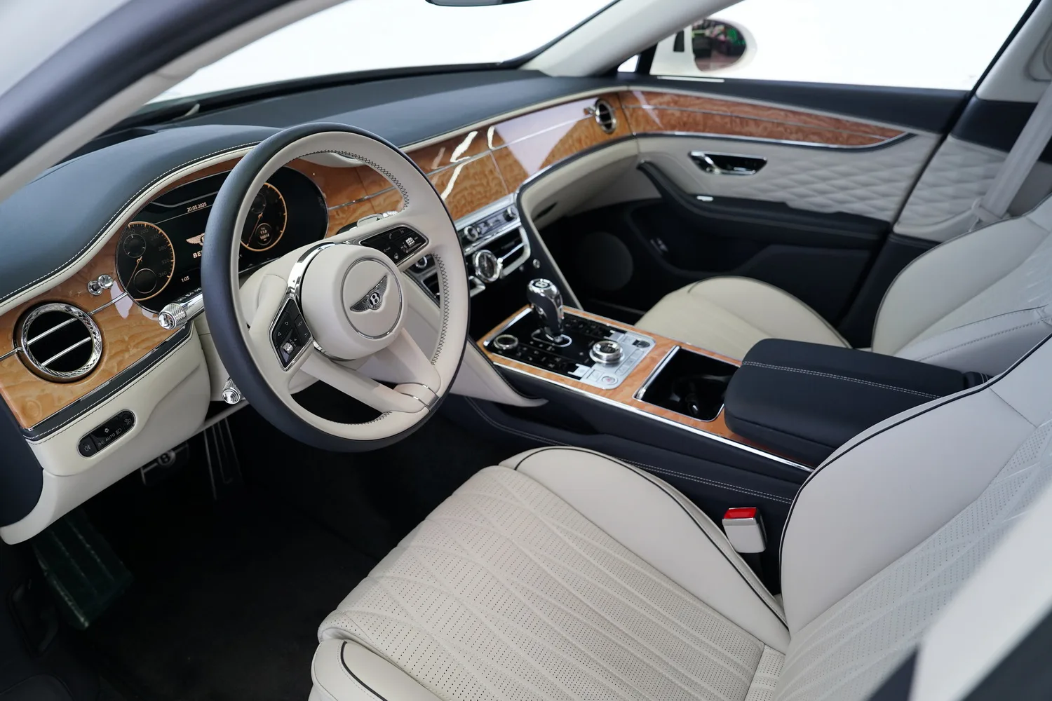 2021 Bentley Flying Spur Mulliner V8, 7/16