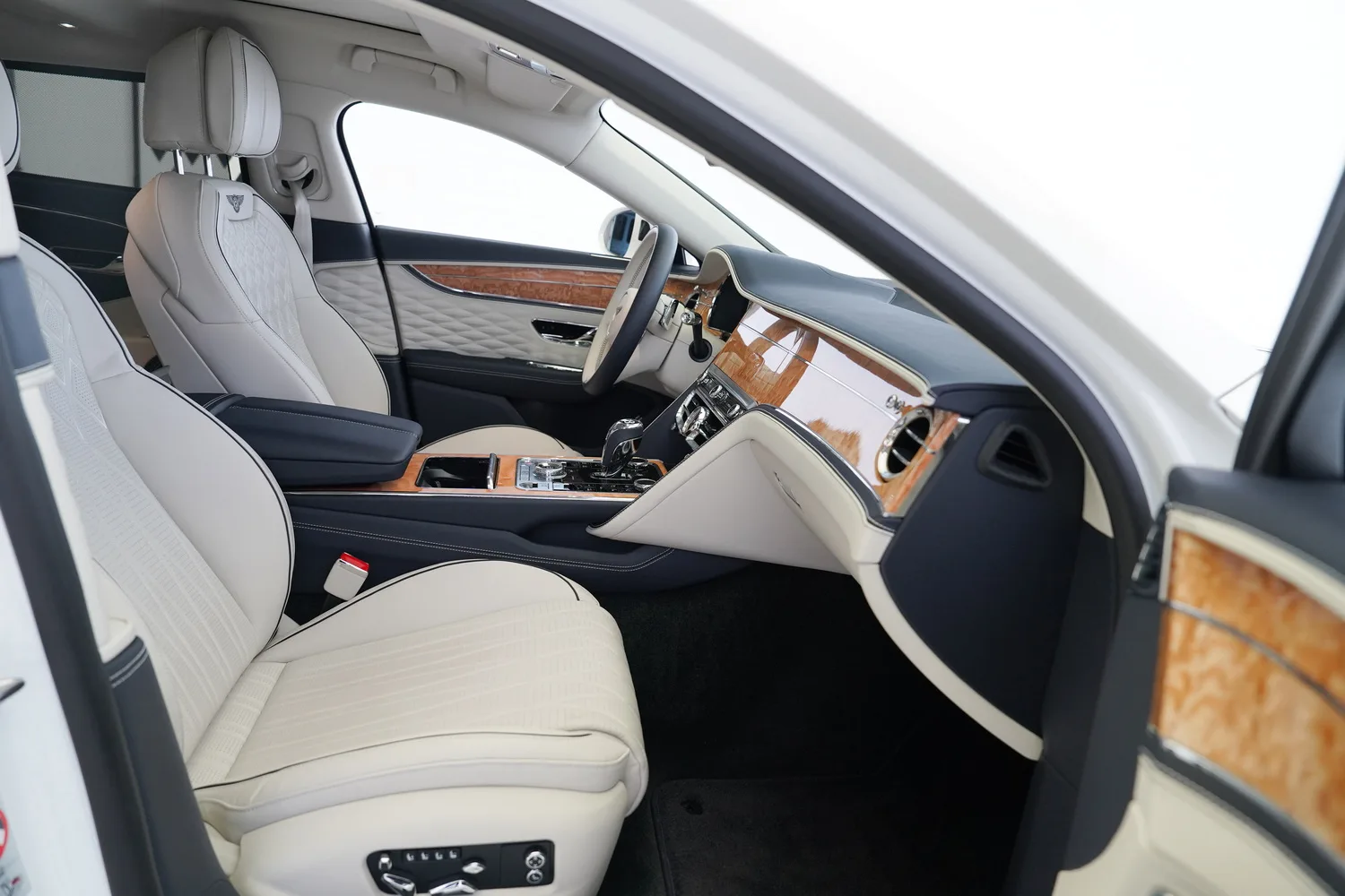 2021 Bentley Flying Spur Mulliner V8, 15/16