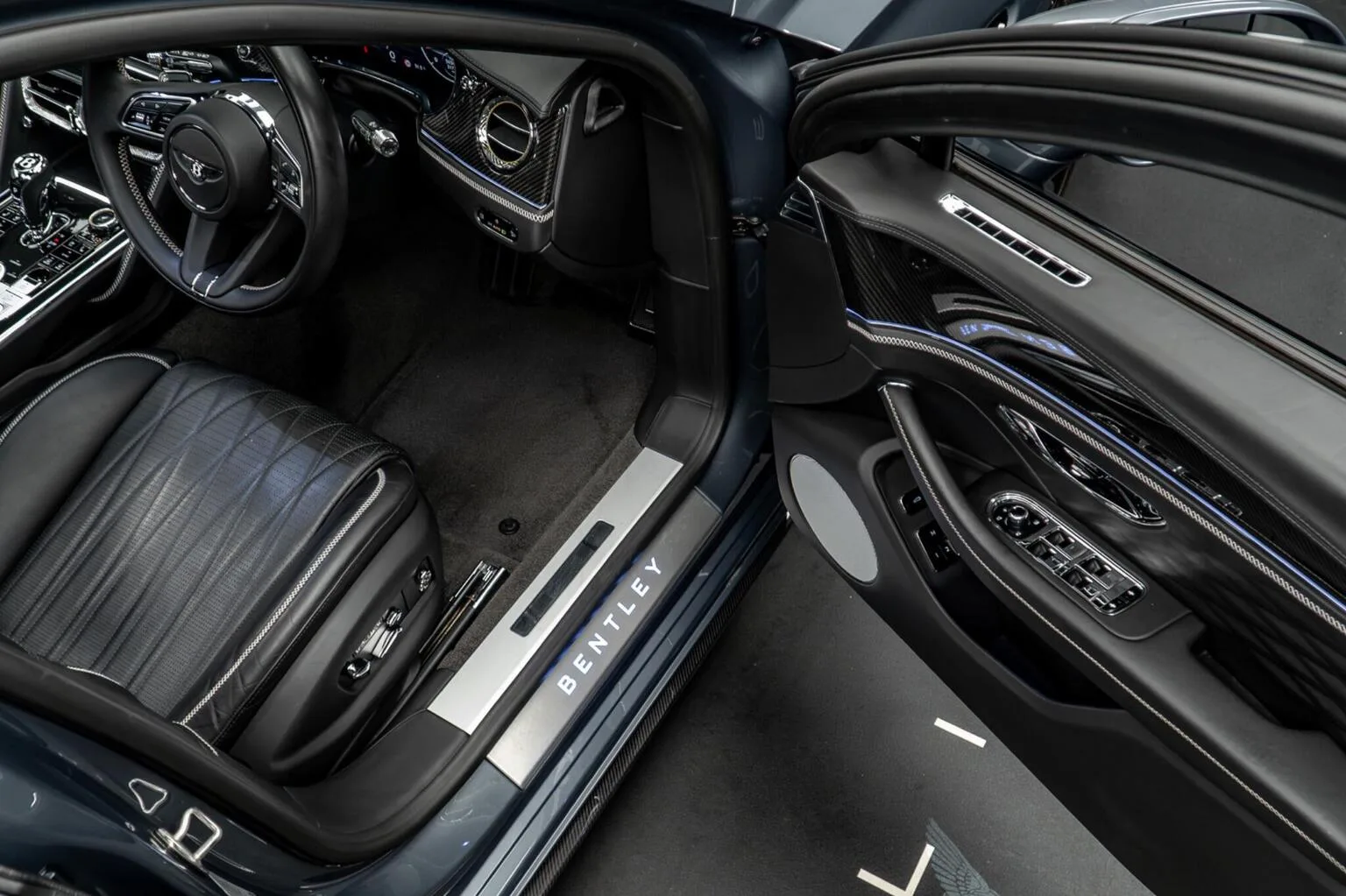 2021 Bentley Flying Spur V8, 28/30