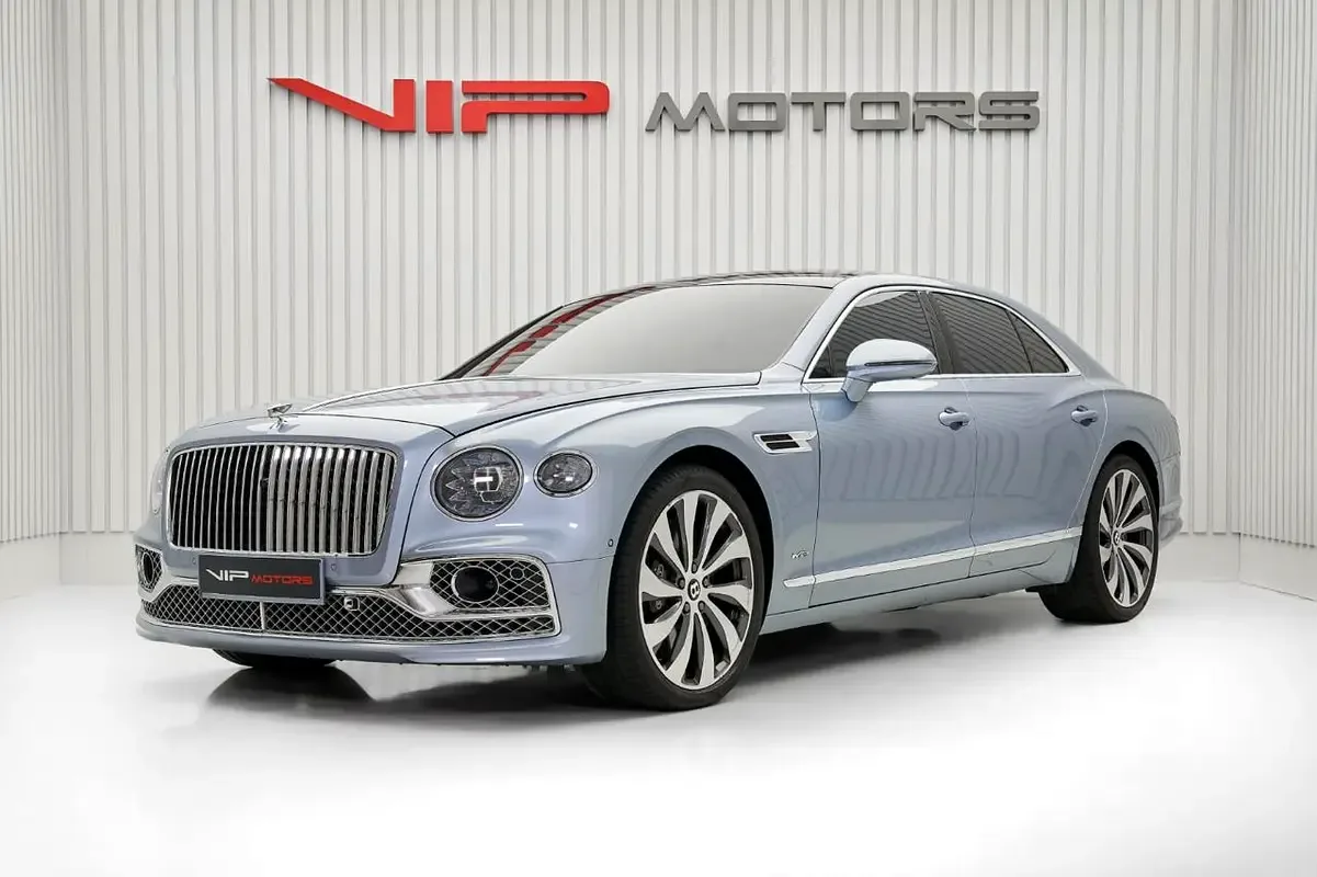 2021 Bentley Flying Spur W12 angeboten von einem Fachhändler in Dubai, Vereinigte Arabische Emirate, Hauptfoto