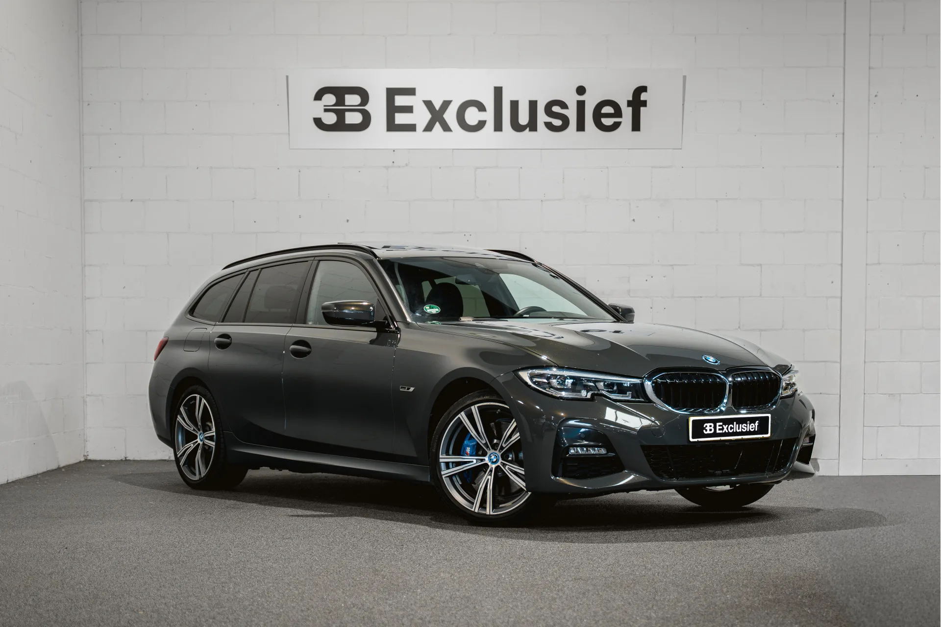 2021 BMW 330e Touring, M Sport angeboten von einem Fachhändler in Rotterdam, Niederlande, Hauptfoto