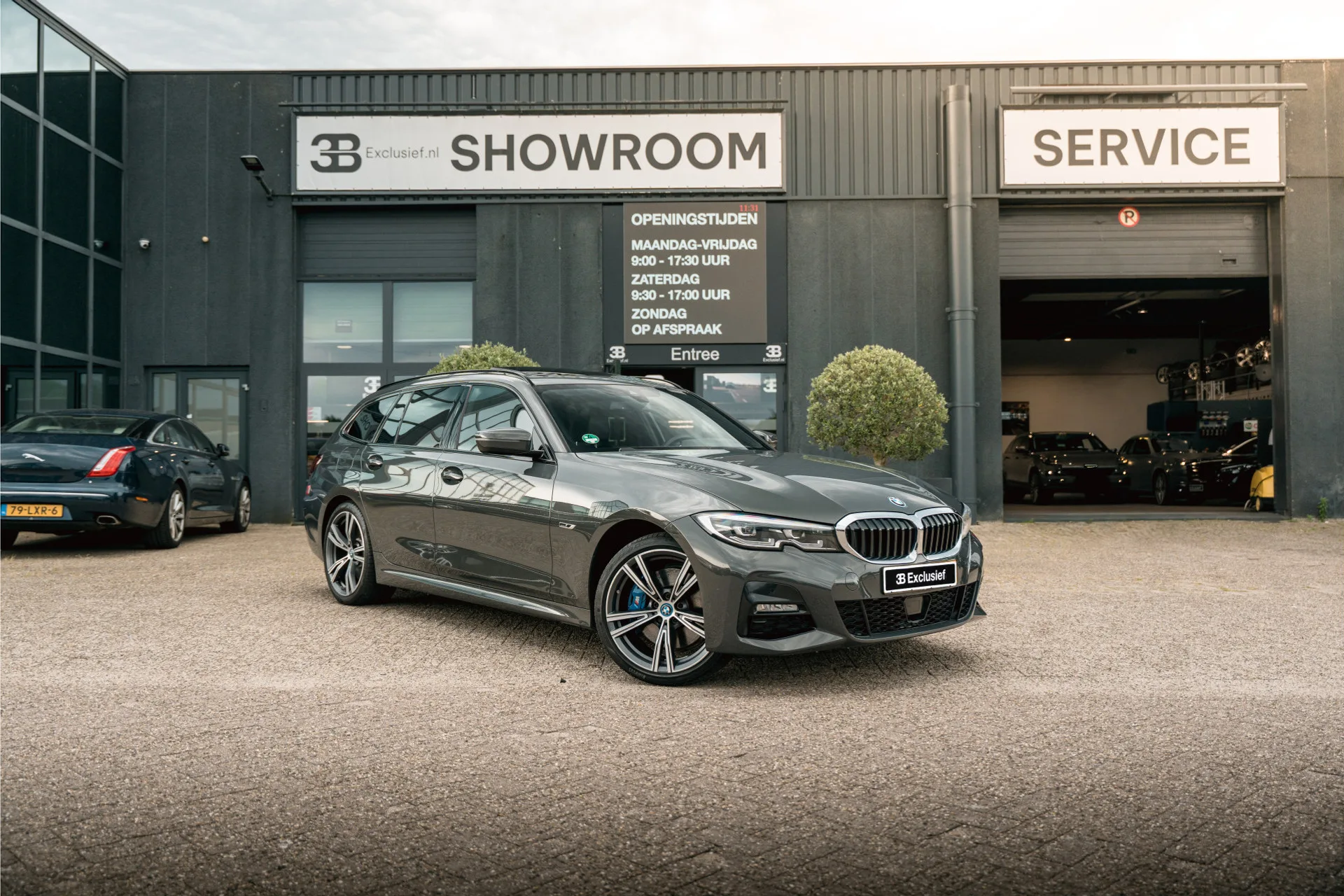 2021 BMW 330e Touring, M Sport, 2/30