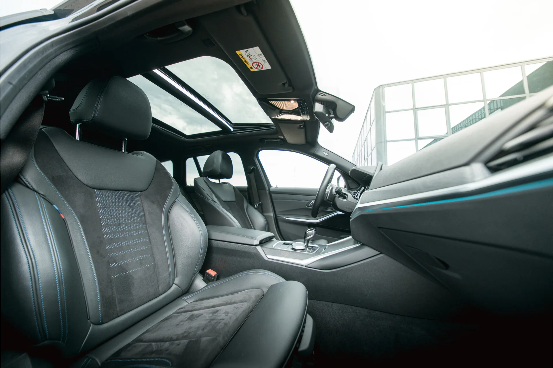 2021 BMW 330e Touring, M Sport, 13/30