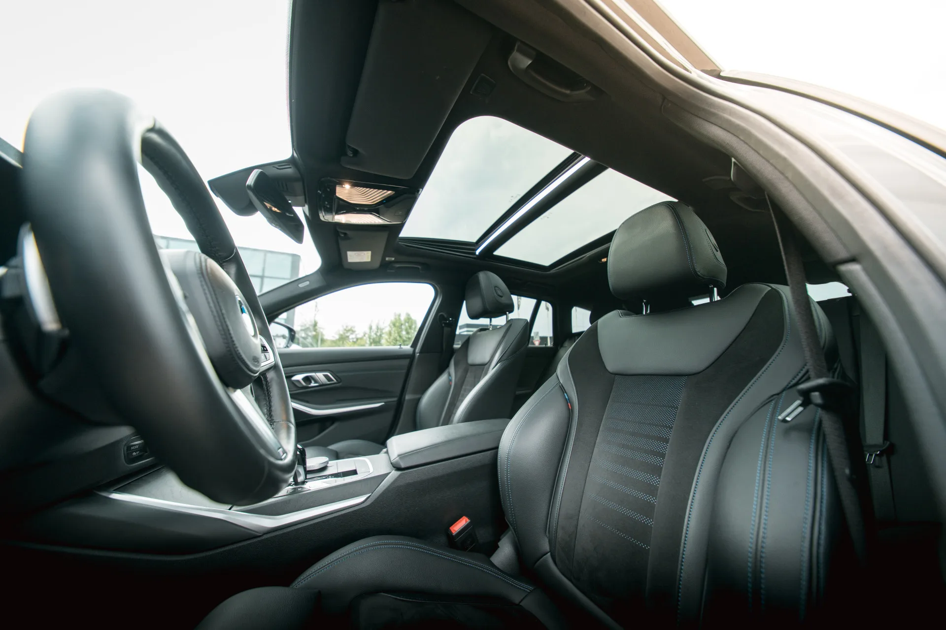2021 BMW 330e Touring, M Sport, 15/30
