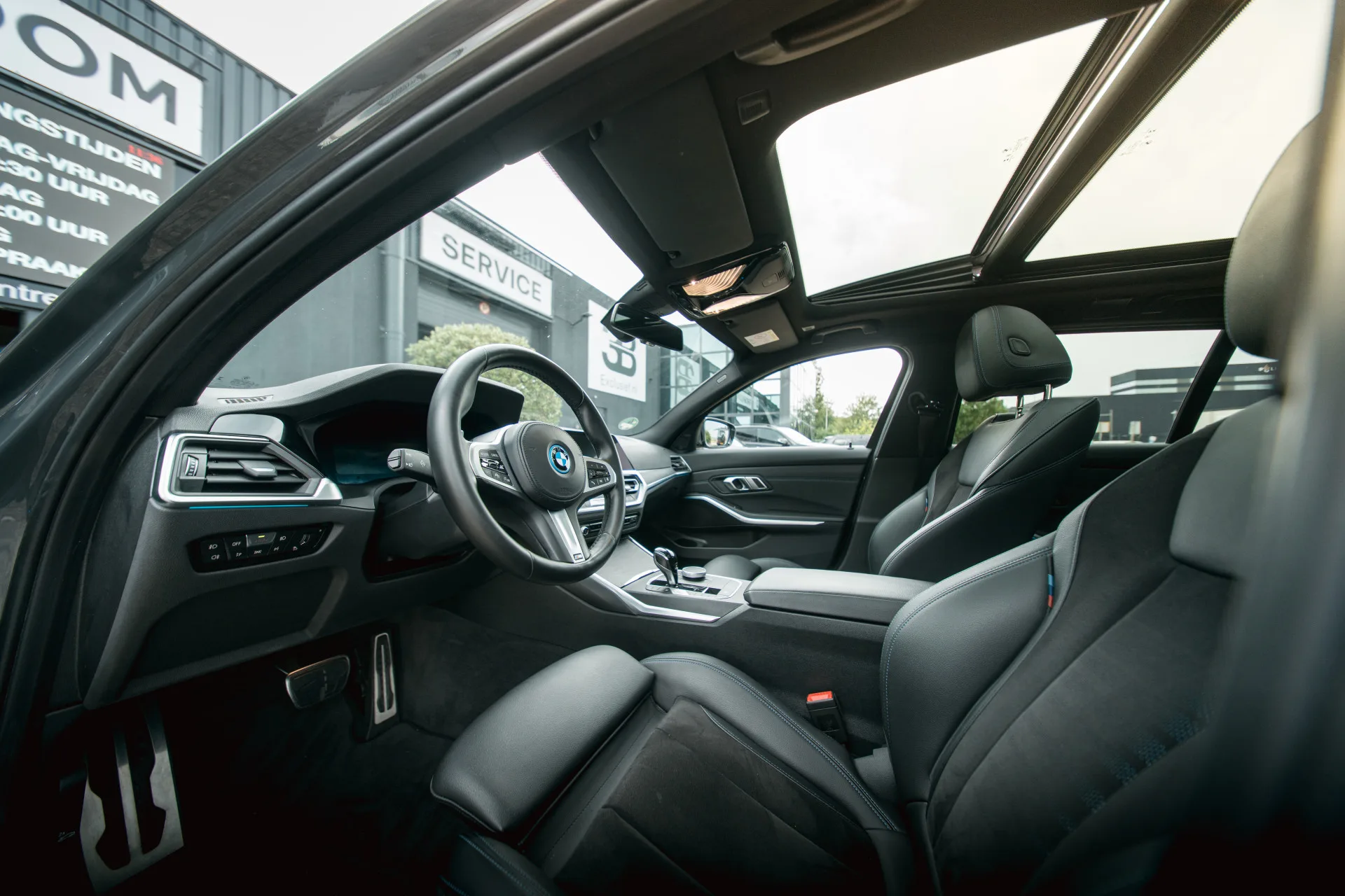 2021 BMW 330e Touring, M Sport, 16/30