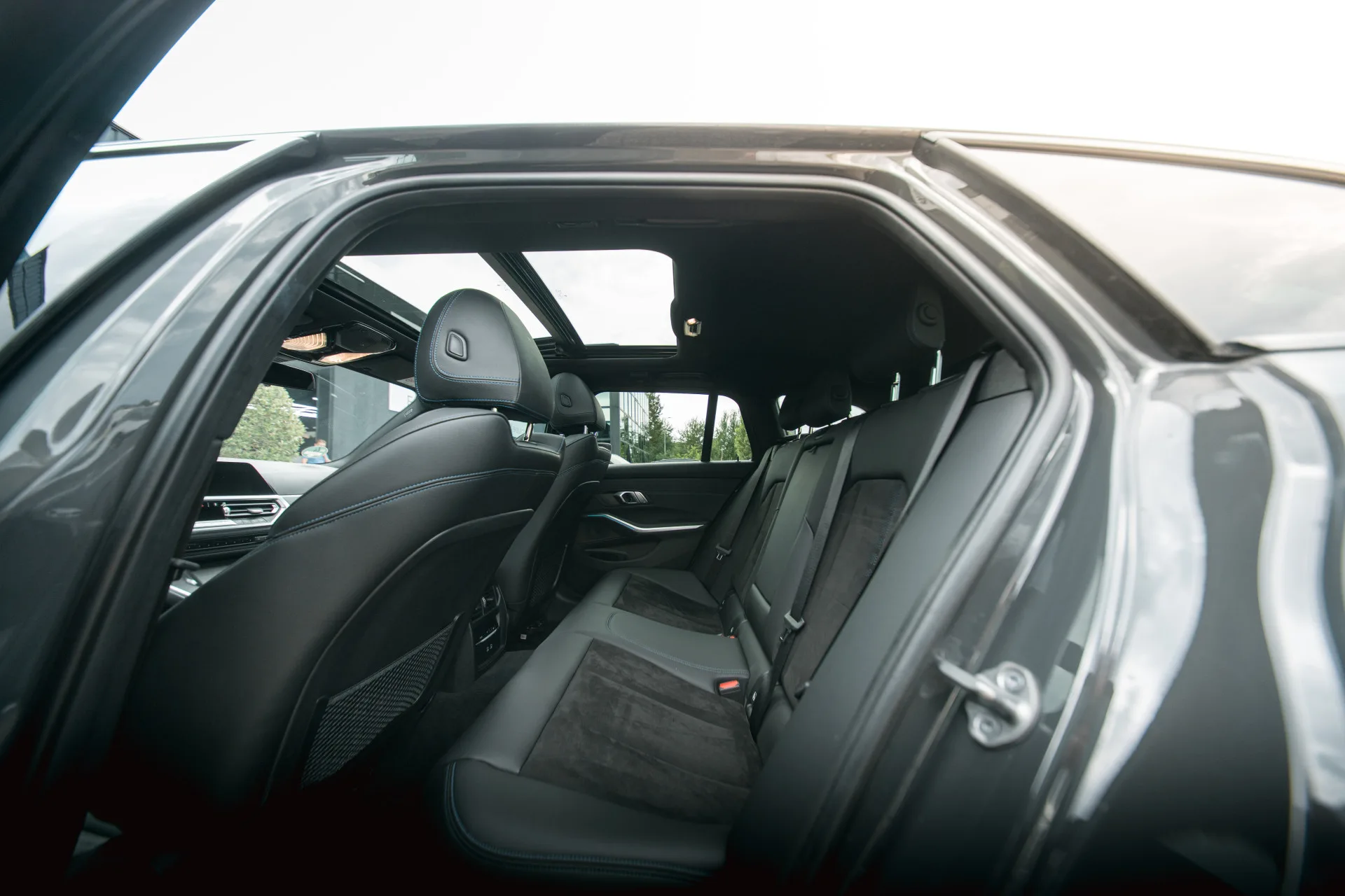 2021 BMW 330e Touring, M Sport, 17/30