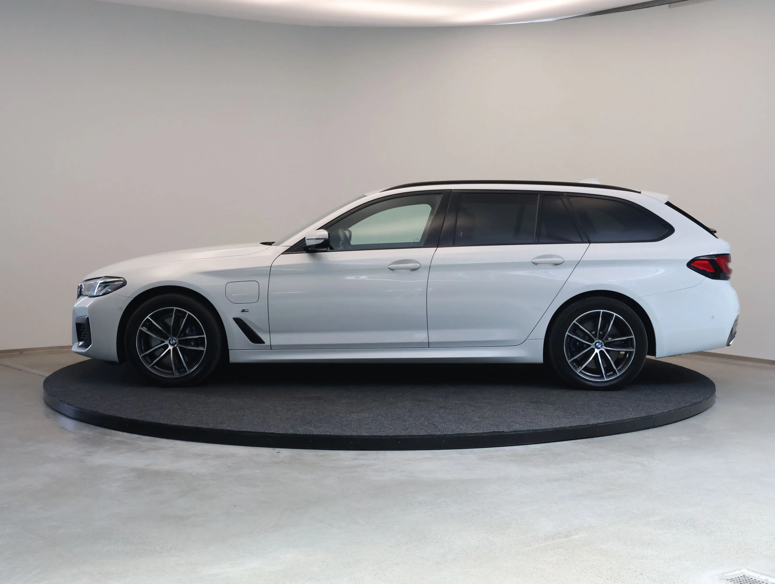 2021 BMW 530e xDrive Touring, M Sport, 5/23