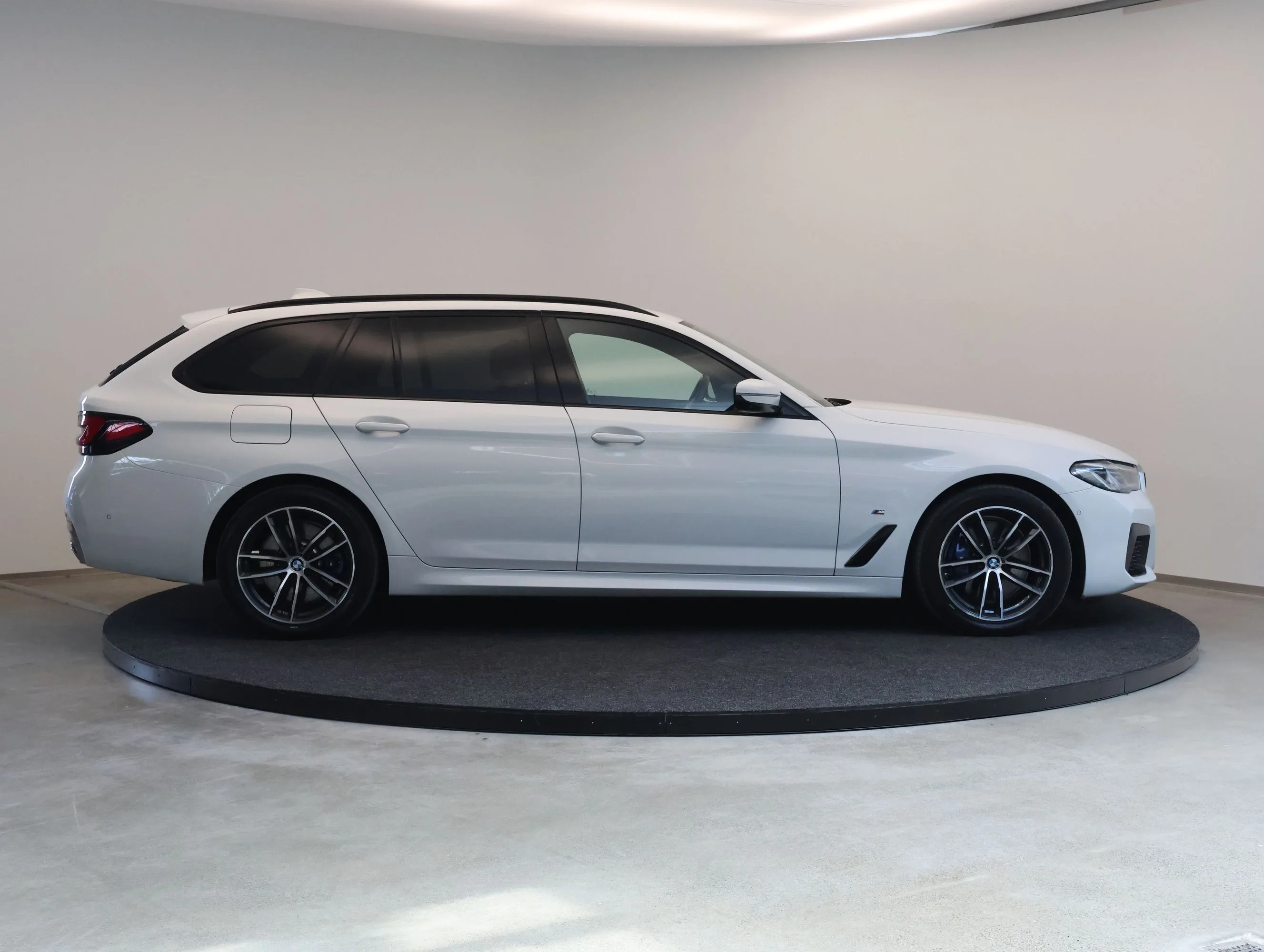 2021 BMW 530e xDrive Touring, M Sport, 6/23