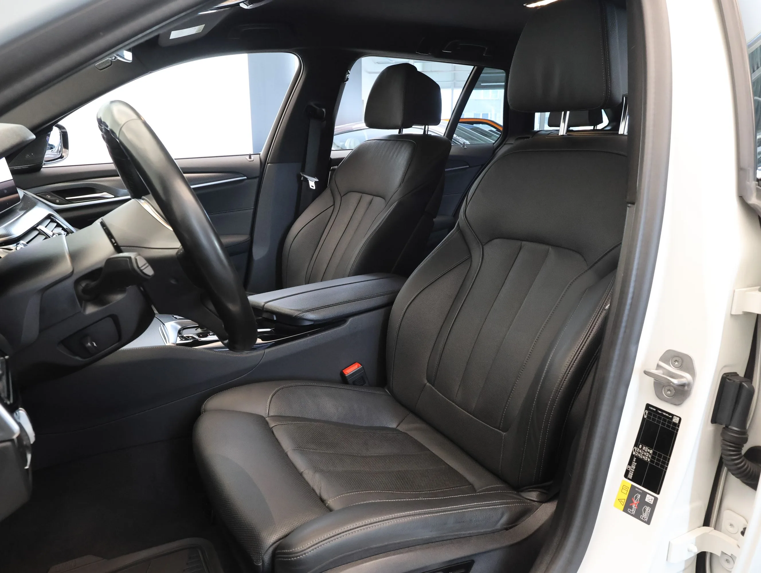 2021 BMW 530e xDrive Touring, M Sport, 10/23