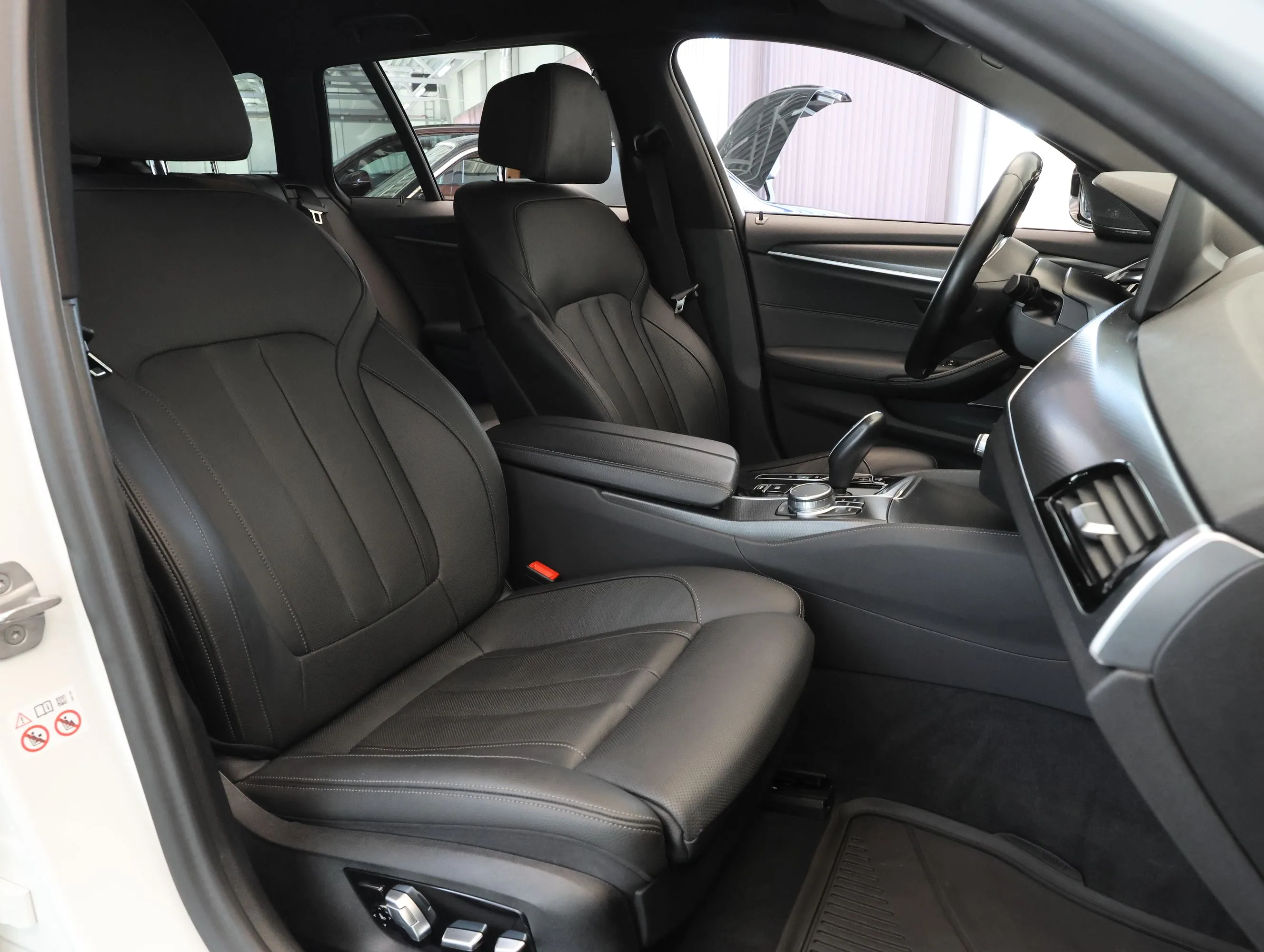 2021 BMW 530e xDrive Touring, M Sport, 19/23