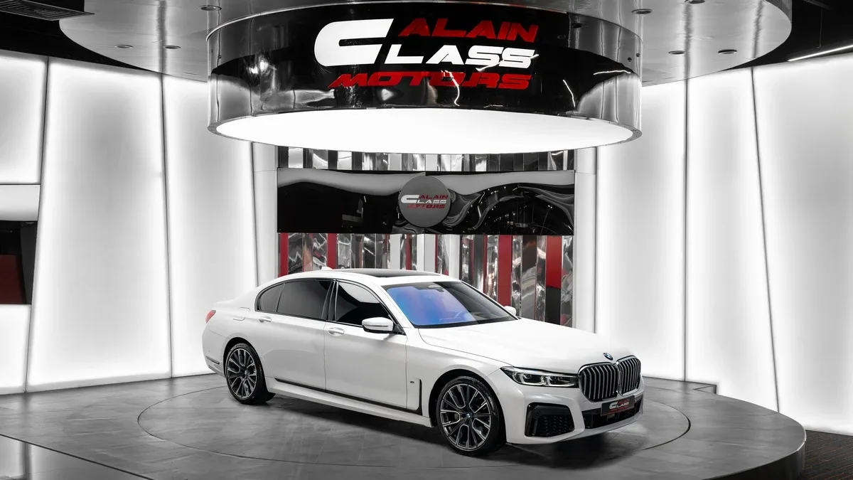 2021 BMW 730Li angeboten von einem Fachhändler in Dubai, Vereinigte Arabische Emirate, Hauptfoto