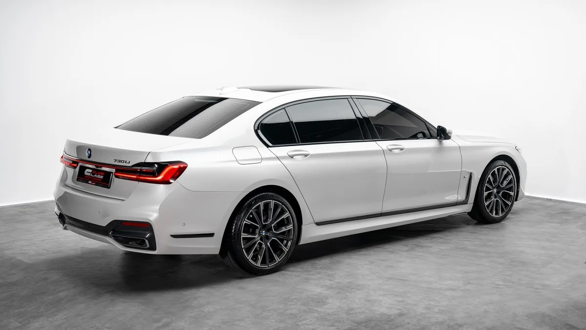 2021 BMW 730Li angeboten von einem Fachhändler in Dubai, Vereinigte Arabische Emirate, Foto 3 von 25