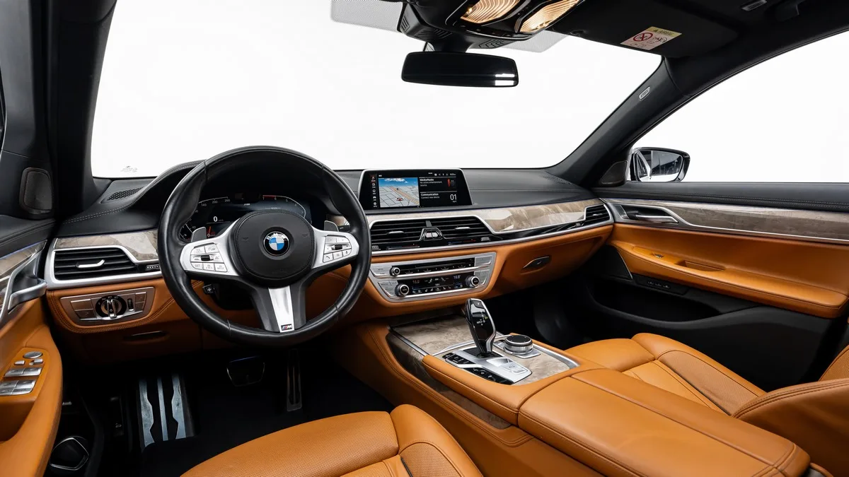 2021 BMW 730Li angeboten von einem Fachhändler in Dubai, Vereinigte Arabische Emirate, Foto 10 von 25