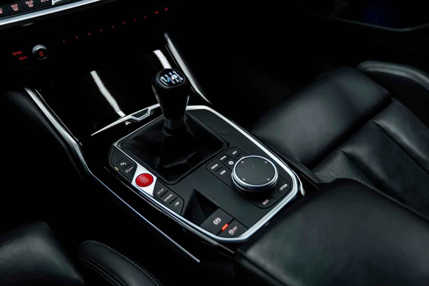 2021 BMW M3 manual proposée par un concessionnaire spécialisé à Bratislava, Slovaquie, photo 12 sur 15