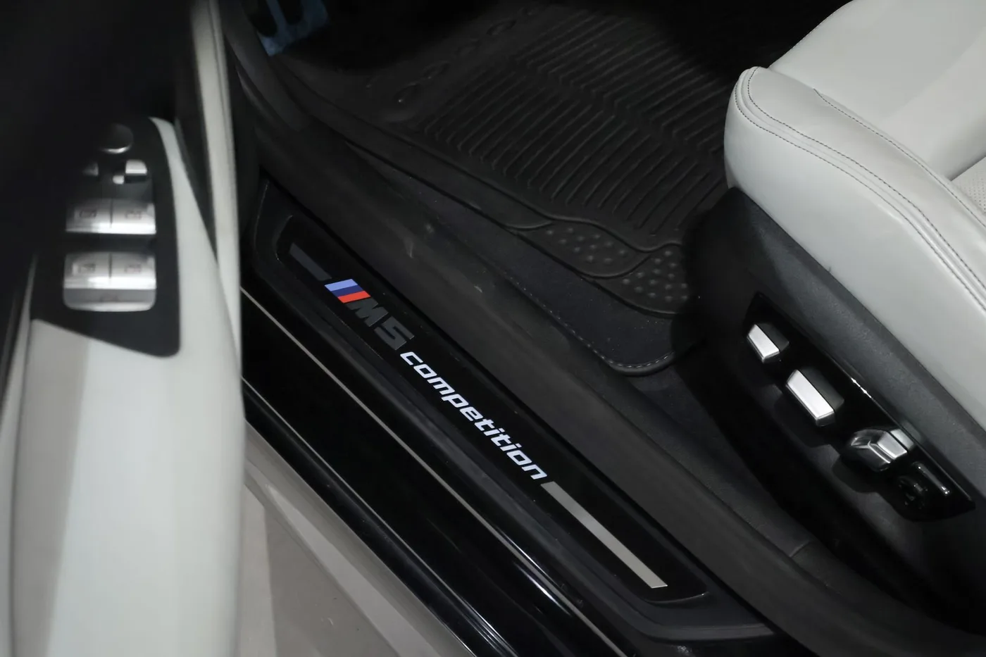 2021 BMW M5 Competition angeboten von einem Supersportwagenhändler in Zibido San Giacomo, Italien, Foto 16 von 25