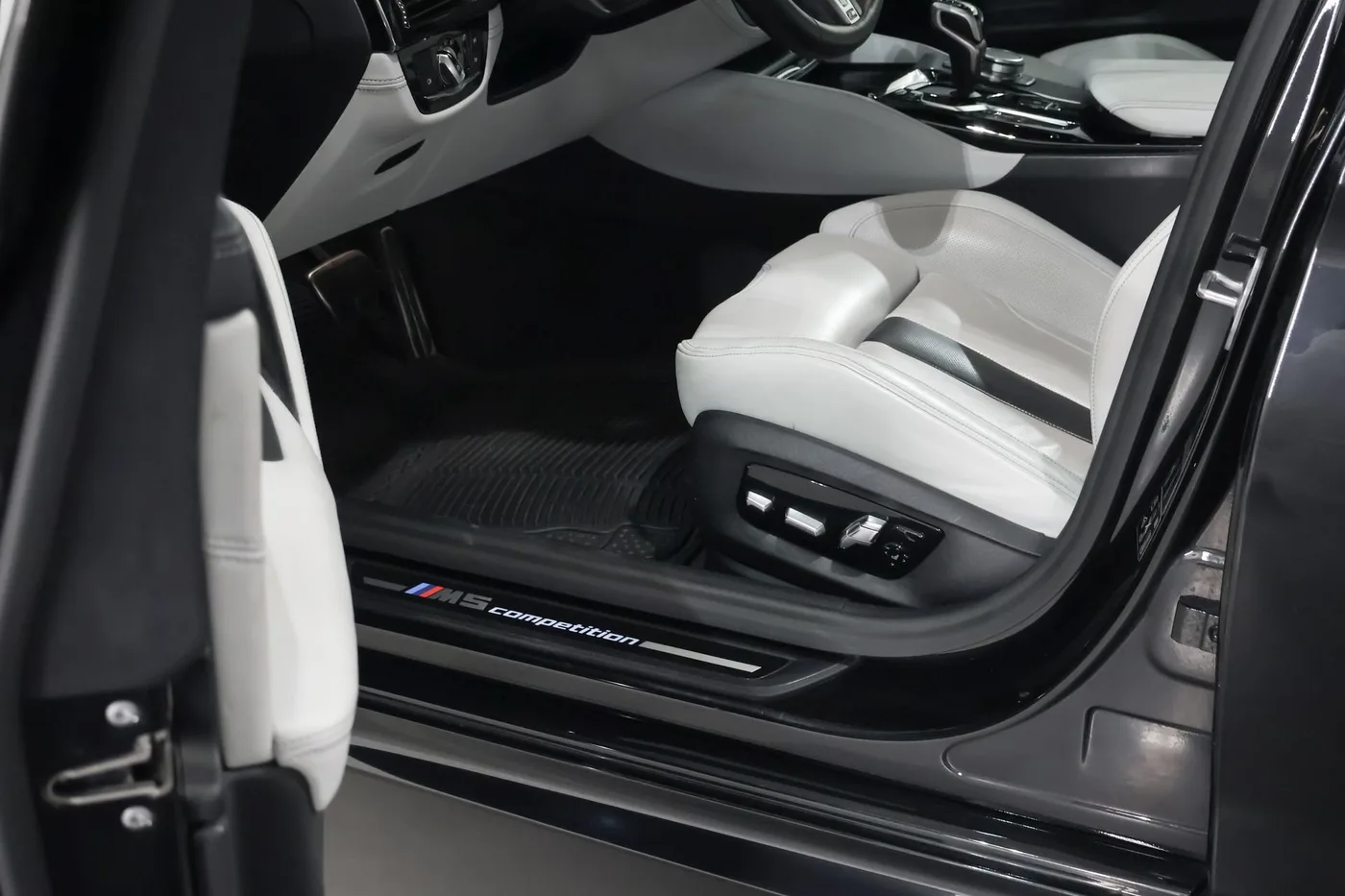 2021 BMW M5 Competition angeboten von einem Supersportwagenhändler in Zibido San Giacomo, Italien, Foto 17 von 25