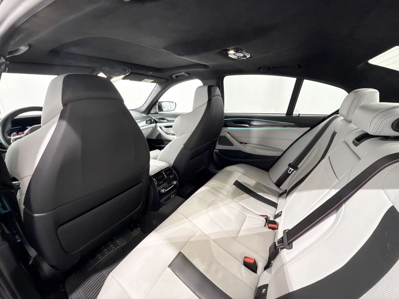 2021 BMW M5 Competition angeboten von einem Supersportwagenhändler in Zibido San Giacomo, Italien, Foto 23 von 25