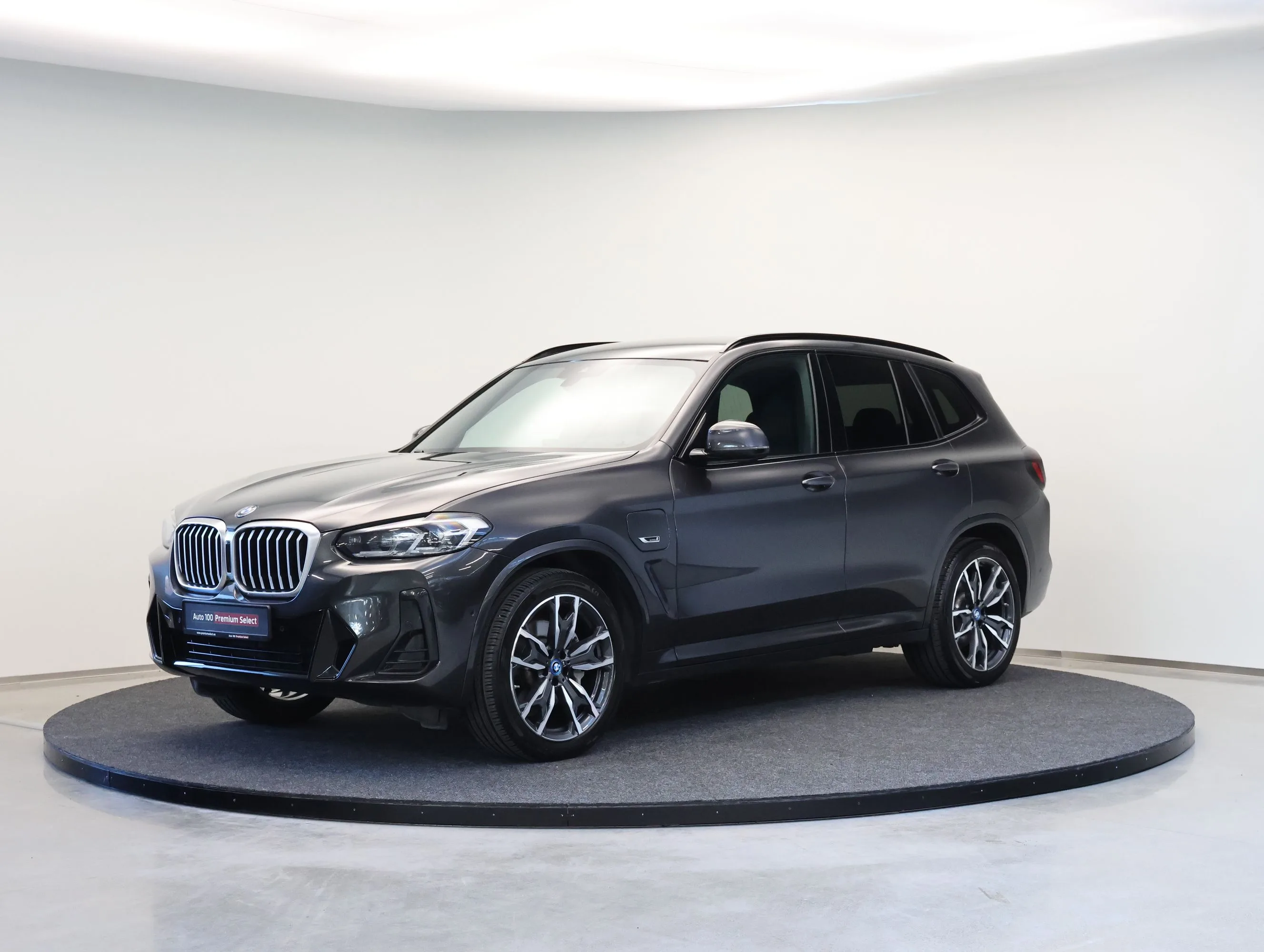 2021 BMW X3 xDrive30e M Sport offered by a specialist dealer in Tallinn, Estonia, main photo