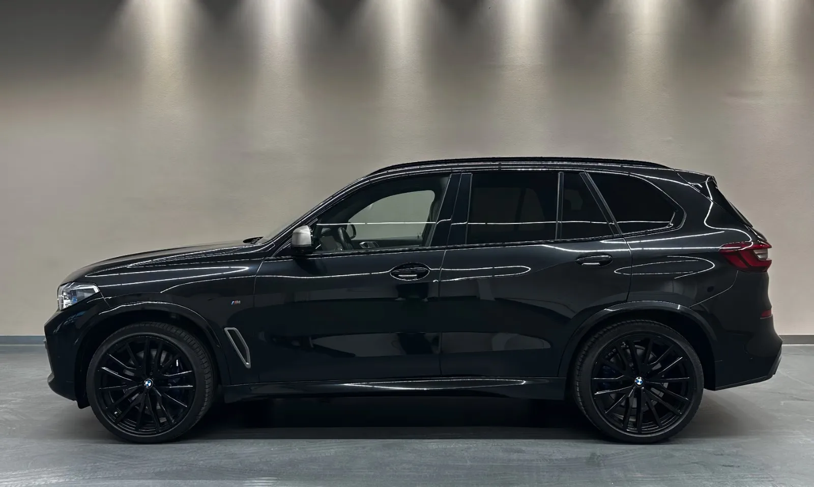 2021 BMW X5 M50i, 3/26